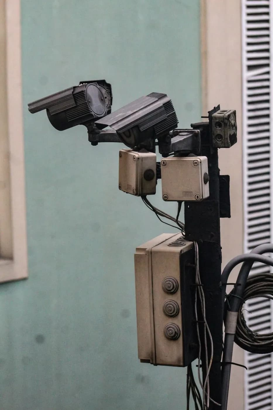 Cabling, Poles & Mounts